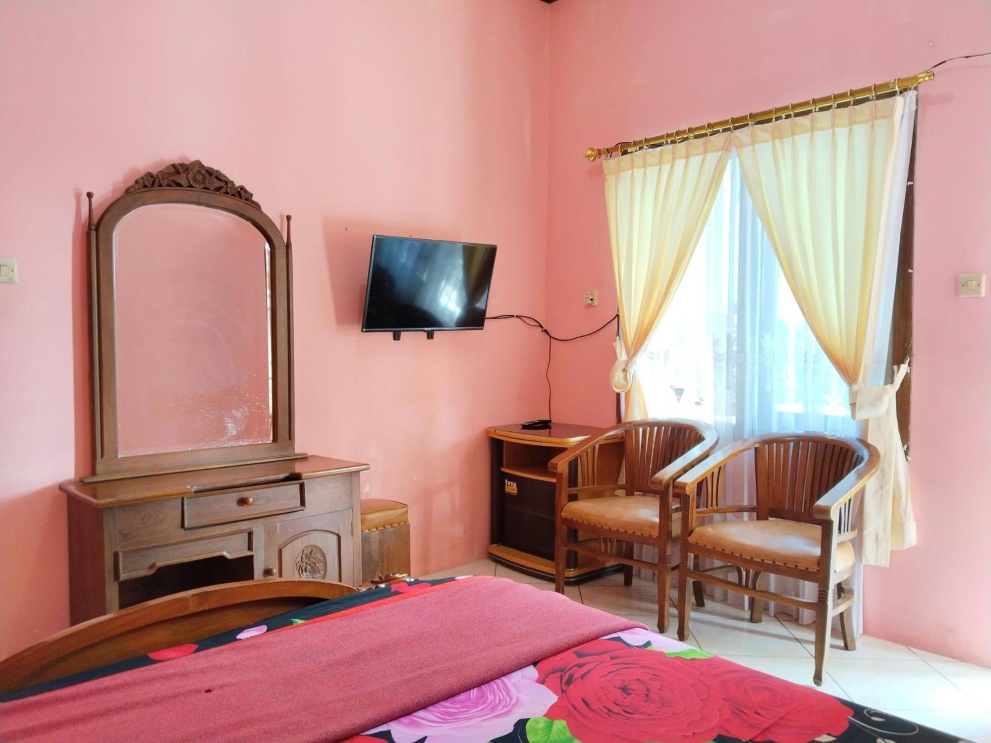 Villa Yustisia Curug 7 Cilember ซิซารัว ภายนอก รูปภาพ