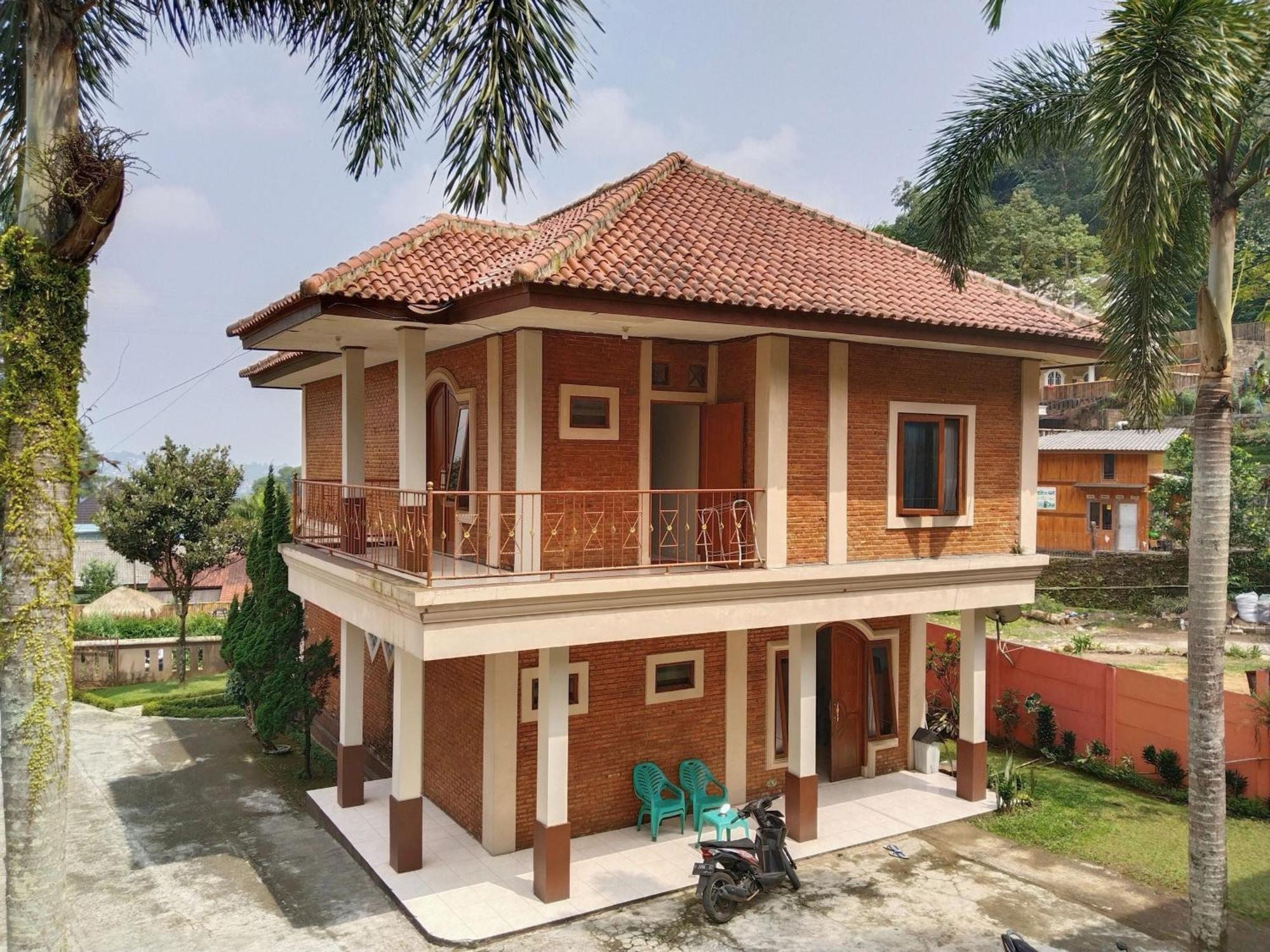 Villa Yustisia Curug 7 Cilember ซิซารัว ภายนอก รูปภาพ