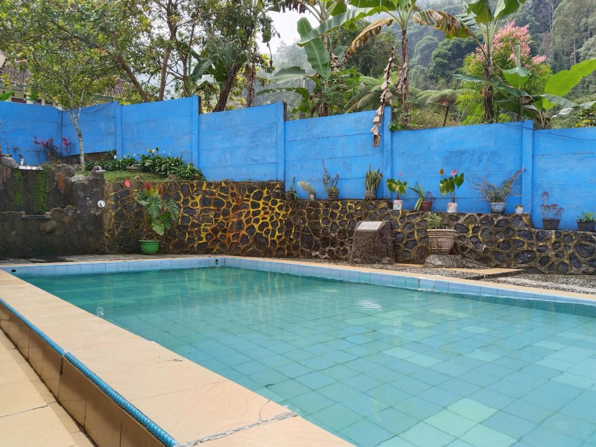 Villa Yustisia Curug 7 Cilember ซิซารัว ภายนอก รูปภาพ
